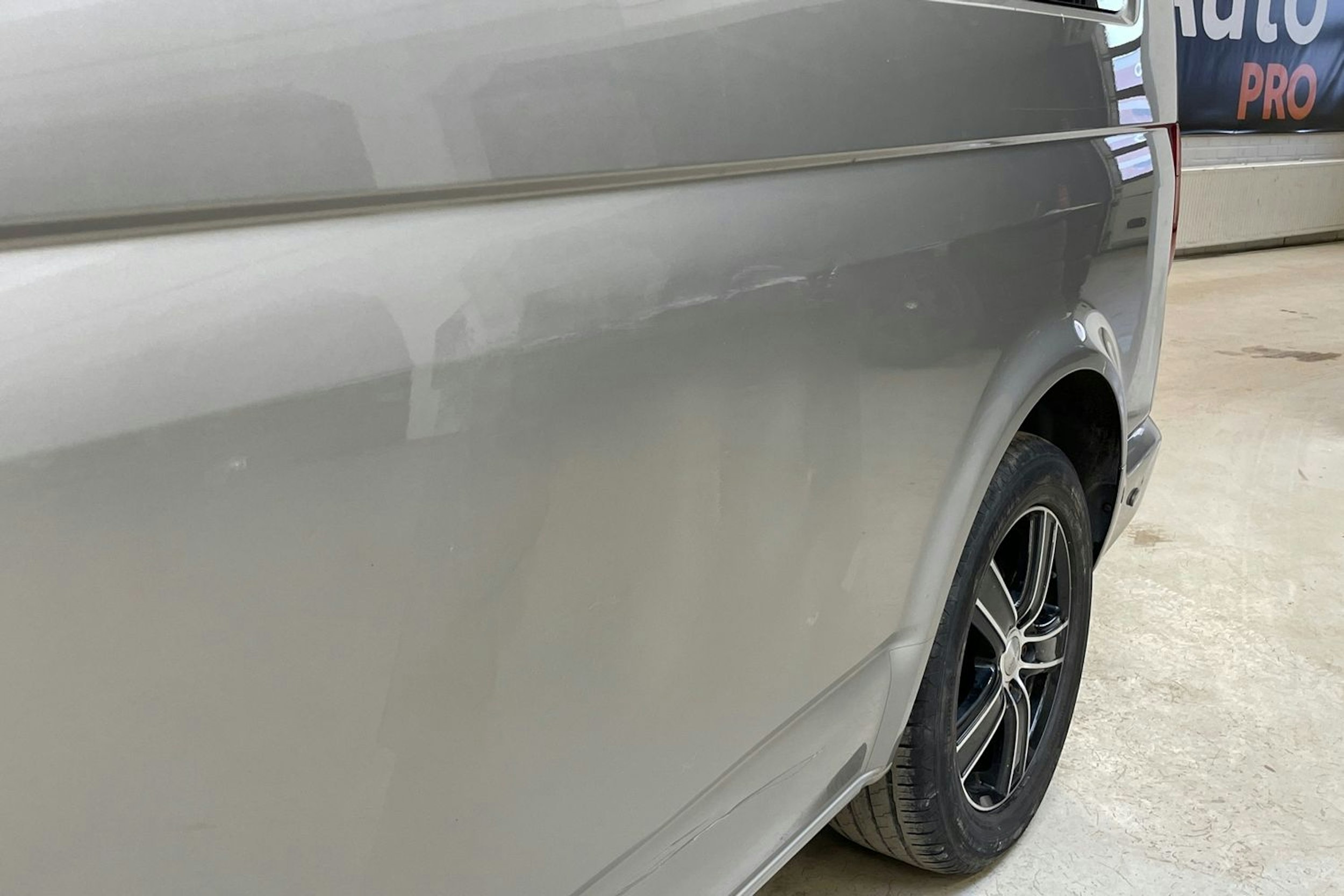 ruskea (beige) Volkswagen Caravelle 2014 kuva 38.