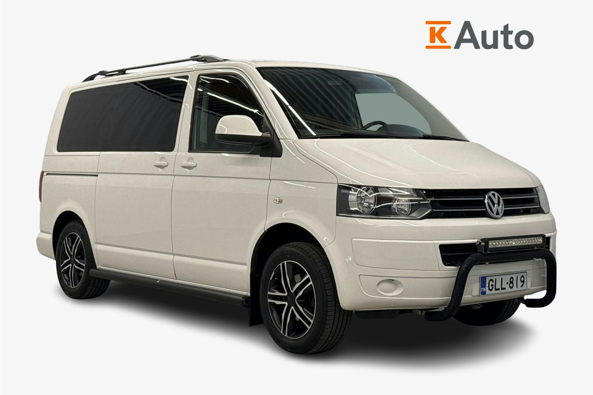 valkoinen Volkswagen Caravelle 2015 kuva 1.