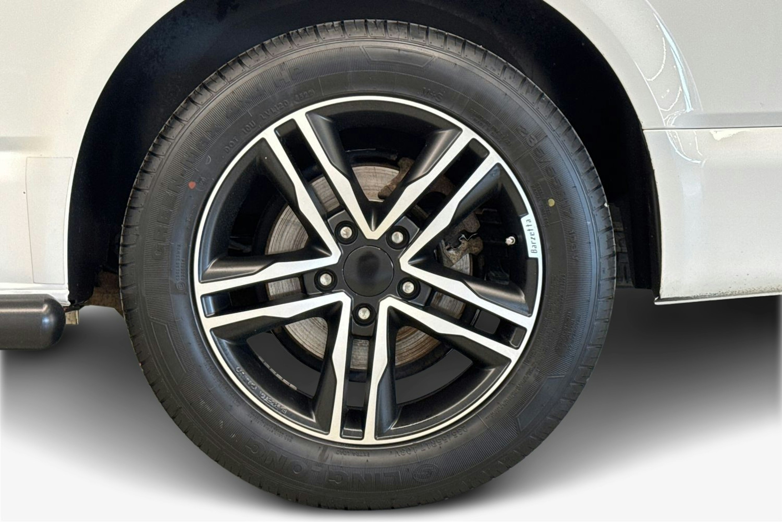 valkoinen Volkswagen Caravelle 2015 kuva 11.
