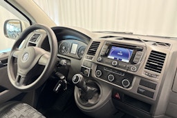 valkoinen Volkswagen Caravelle 2015 kuva 13.