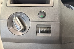 valkoinen Volkswagen Caravelle 2015 kuva 16.