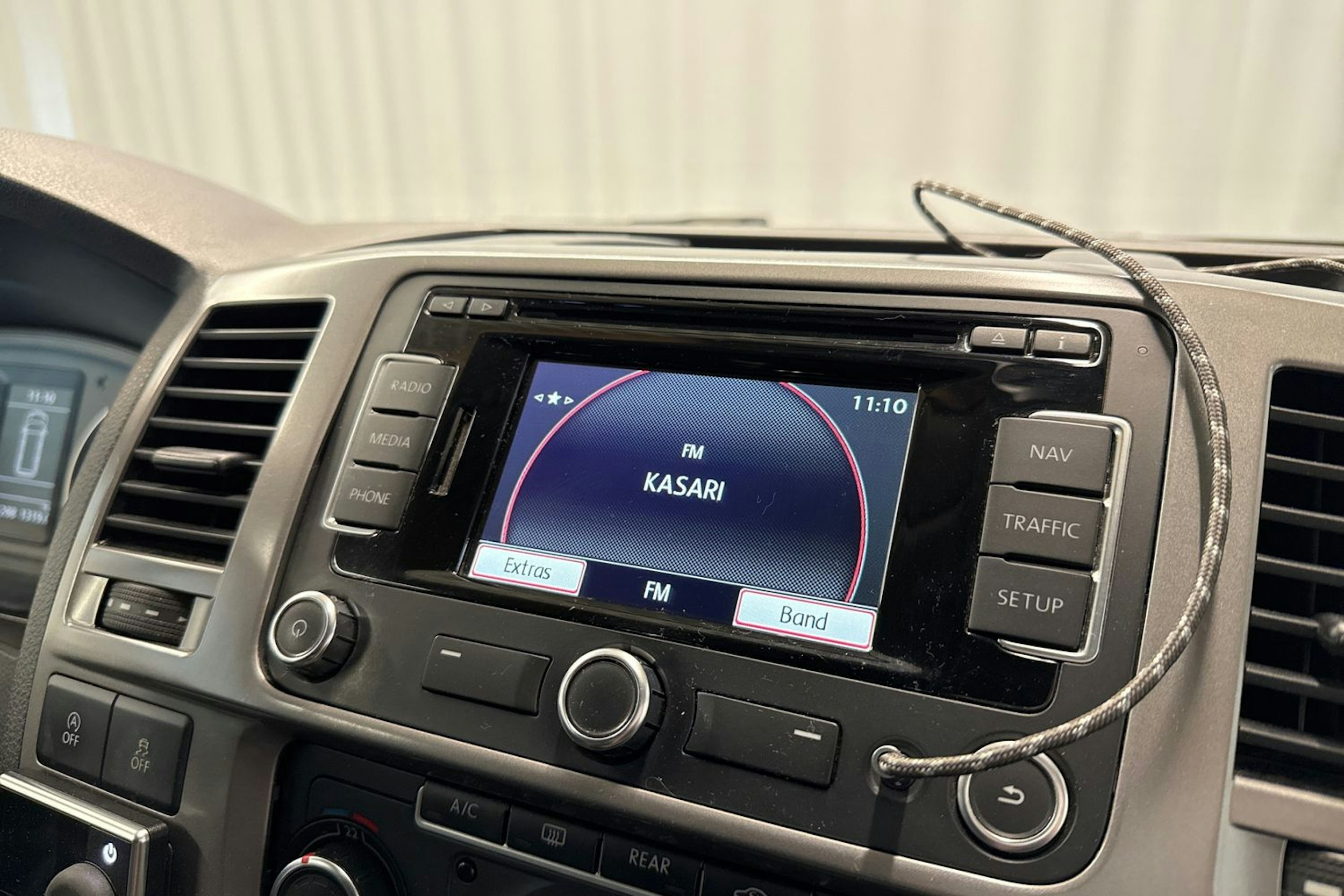 valkoinen Volkswagen Caravelle 2015 kuva 19.