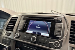 valkoinen Volkswagen Caravelle 2015 kuva 19.