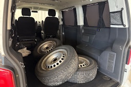 valkoinen Volkswagen Caravelle 2015 kuva 21.