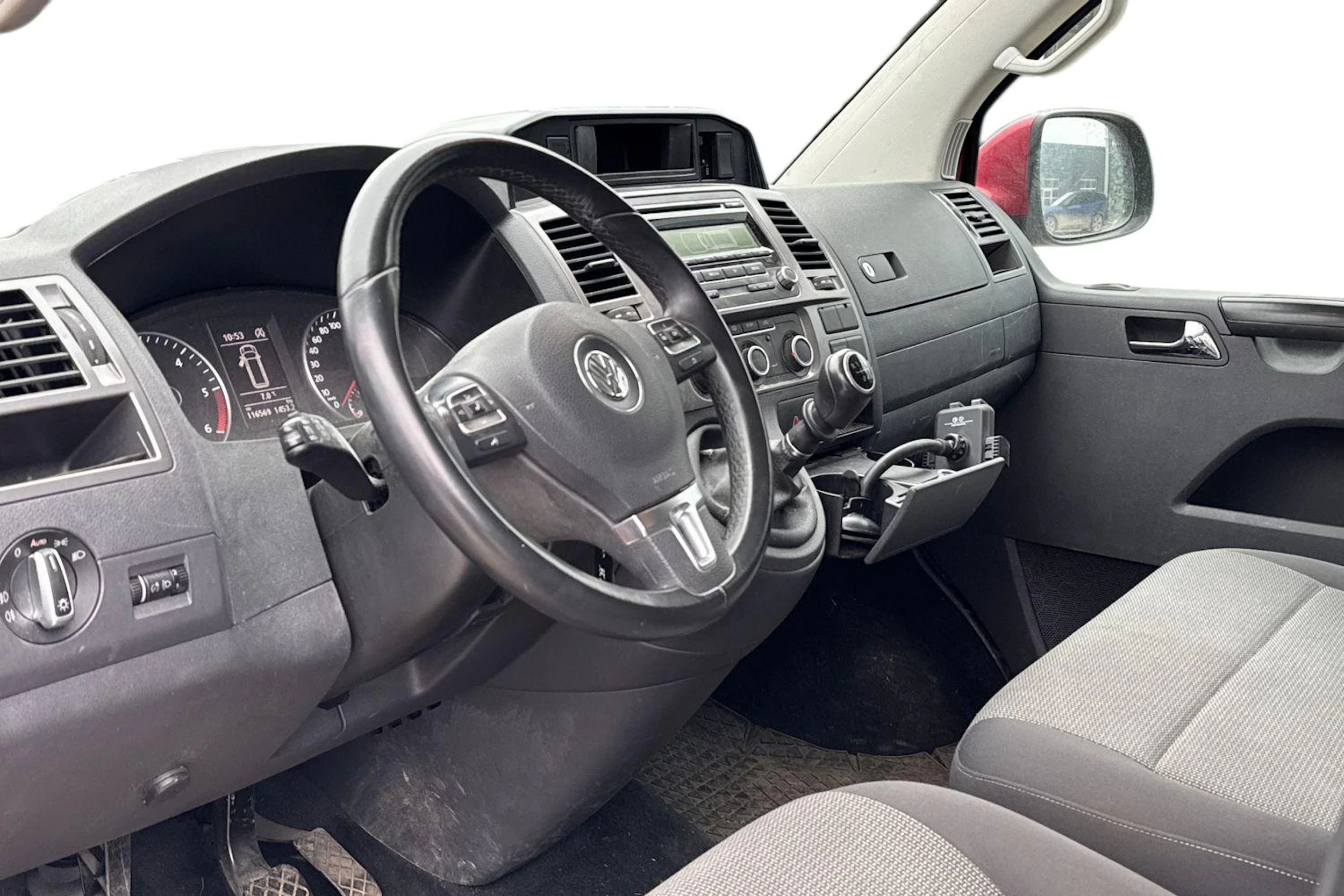 punainen Volkswagen Caravelle 2015 kuva 3.