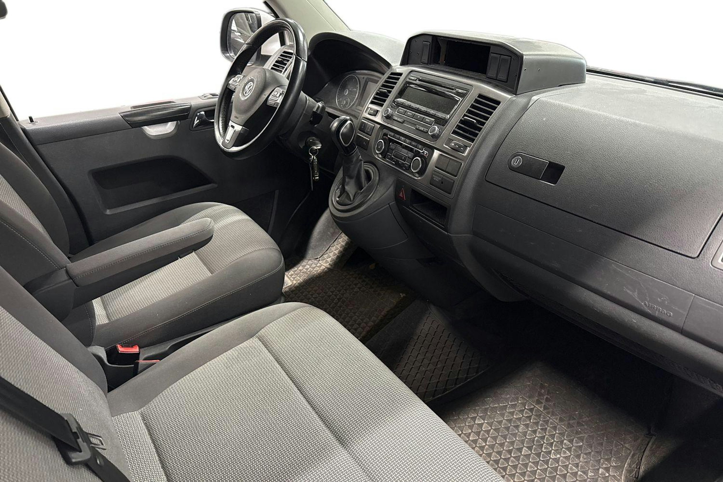 valkoinen Volkswagen Caravelle 2015 kuva 3.