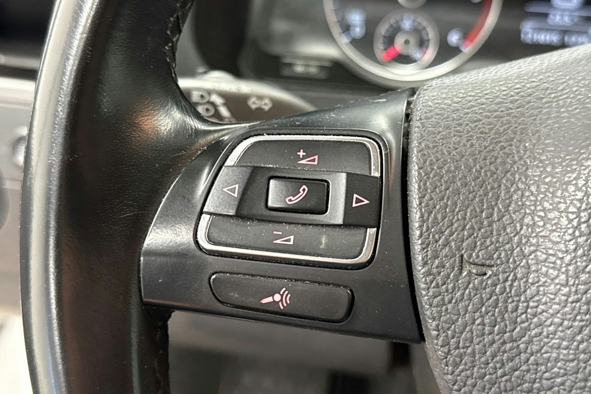 valkoinen Volkswagen Caravelle 2015 kuva 16.
