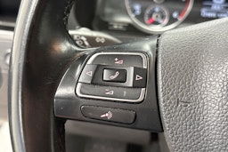 valkoinen Volkswagen Caravelle 2015 kuva 16.