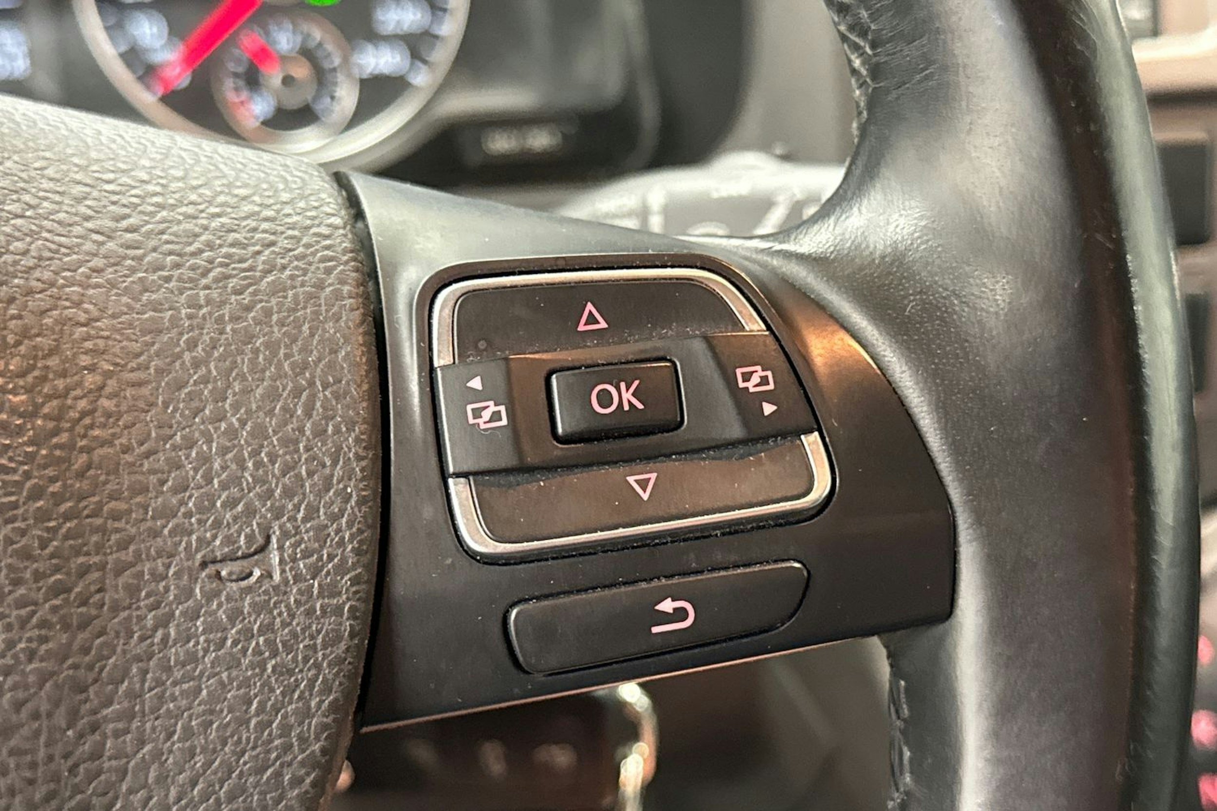 valkoinen Volkswagen Caravelle 2015 kuva 17.