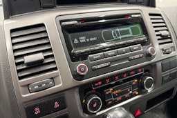 valkoinen Volkswagen Caravelle 2015 kuva 19.
