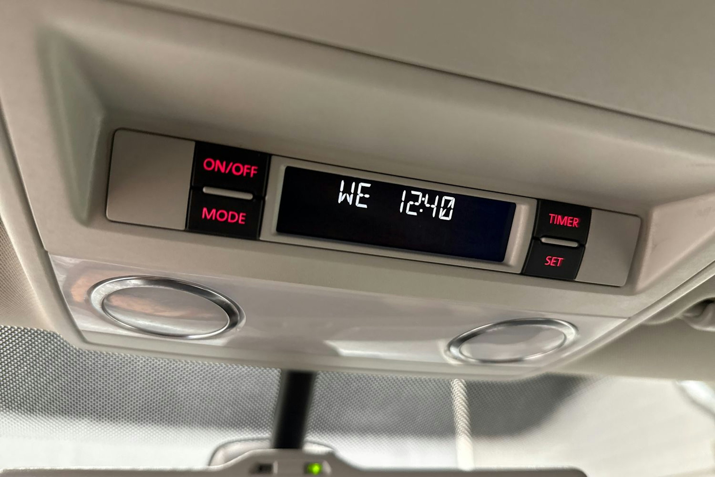 valkoinen Volkswagen Caravelle 2015 kuva 20.
