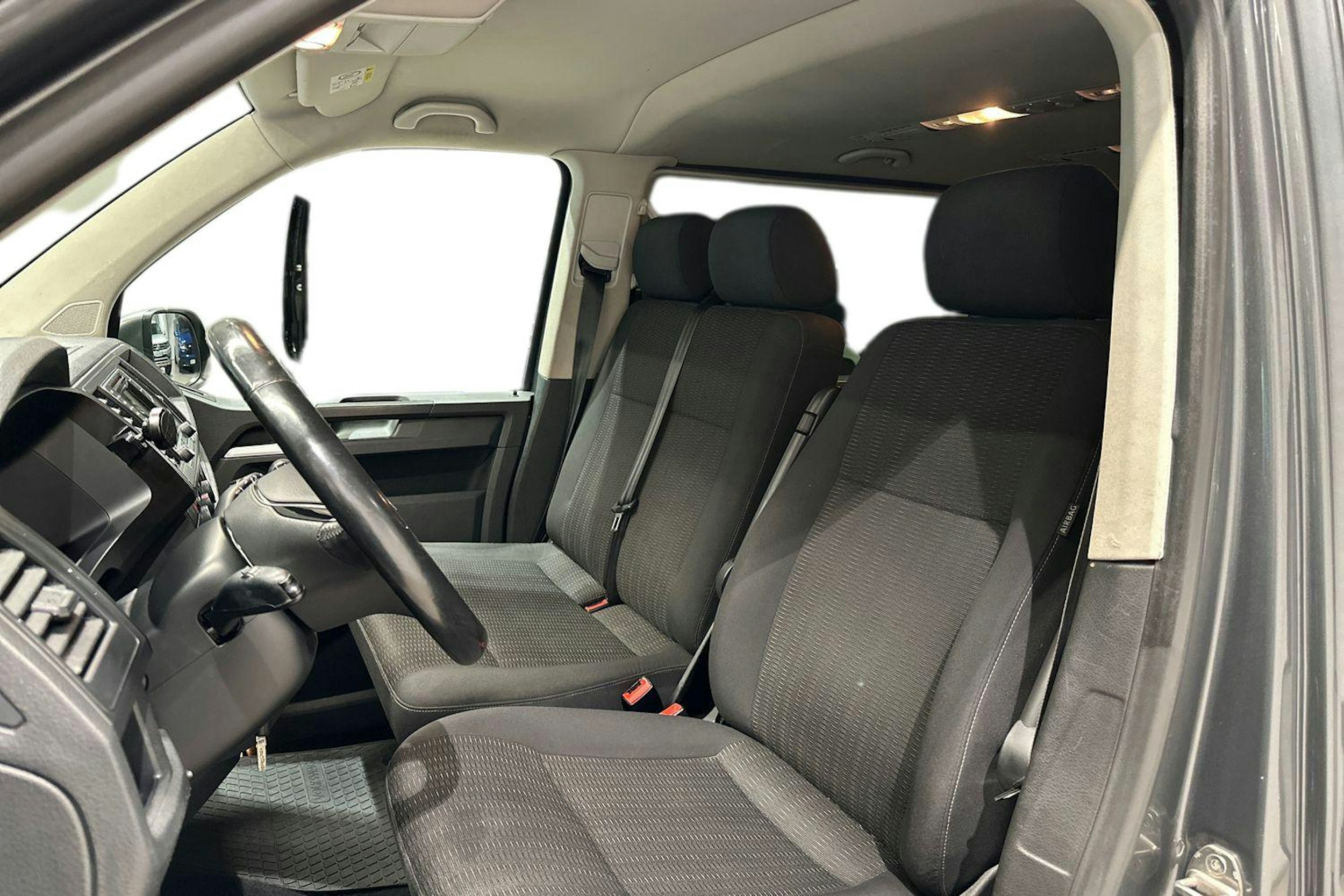 Harmaa Volkswagen CARAVELLE 2016 kuva 10.