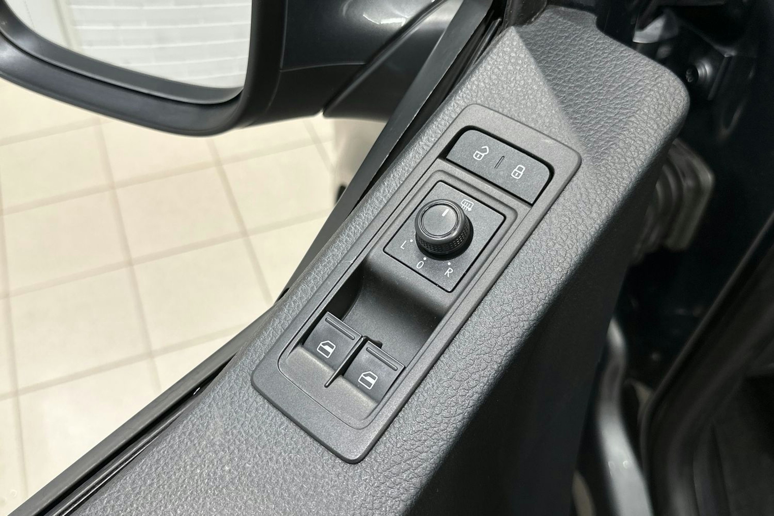Harmaa Volkswagen CARAVELLE 2016 kuva 14.