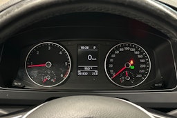 Harmaa Volkswagen CARAVELLE 2016 kuva 16.