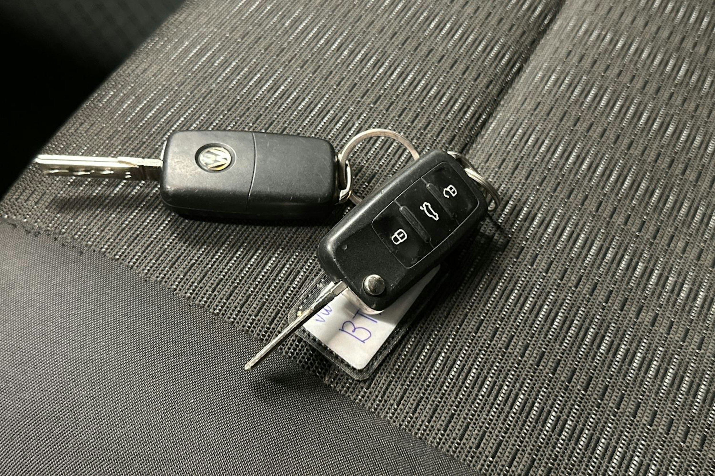 Harmaa Volkswagen CARAVELLE 2016 kuva 19.