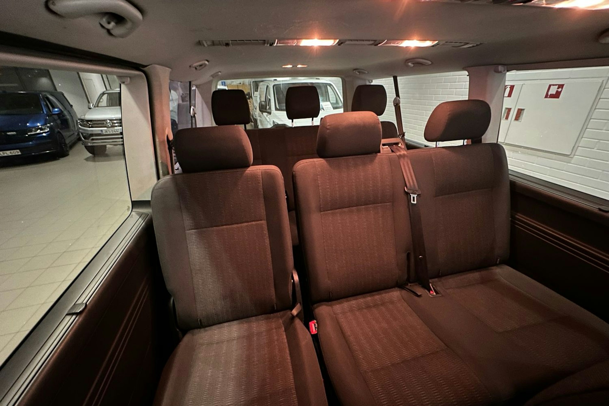 Harmaa Volkswagen CARAVELLE 2016 kuva 27.