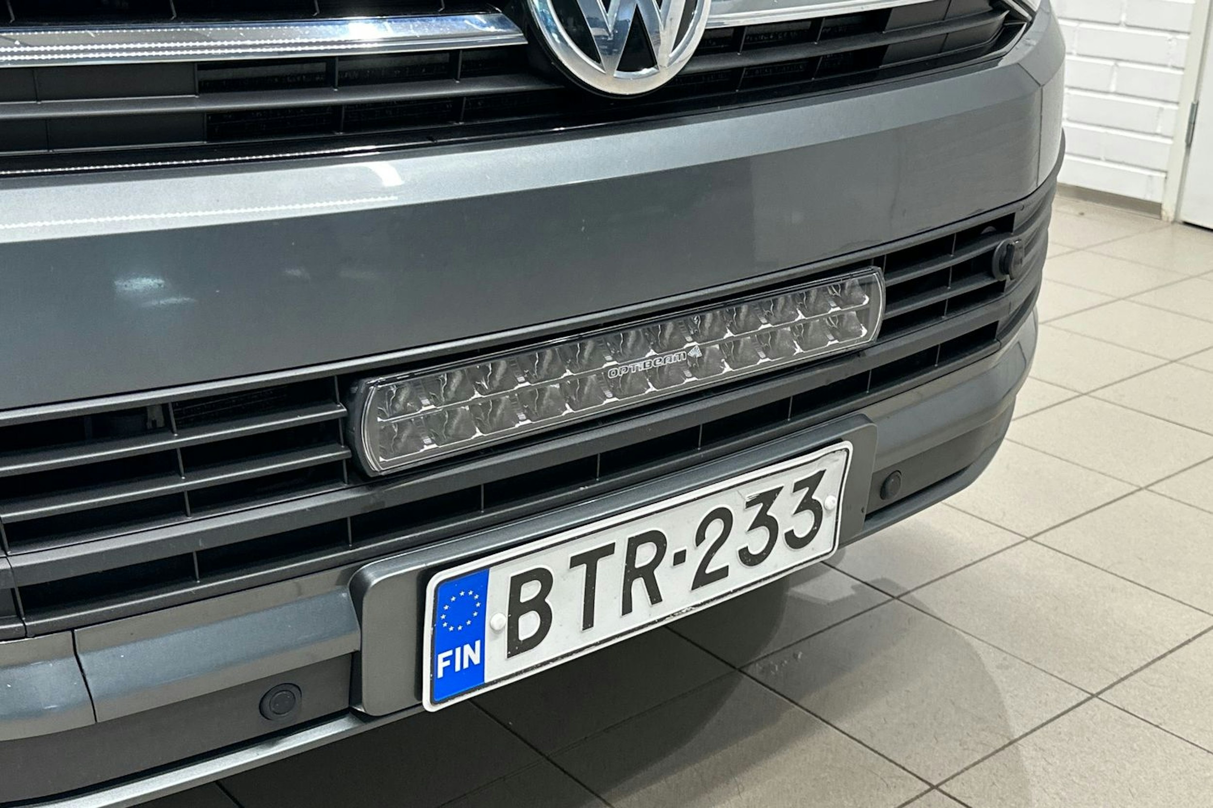 Harmaa Volkswagen CARAVELLE 2016 kuva 28.