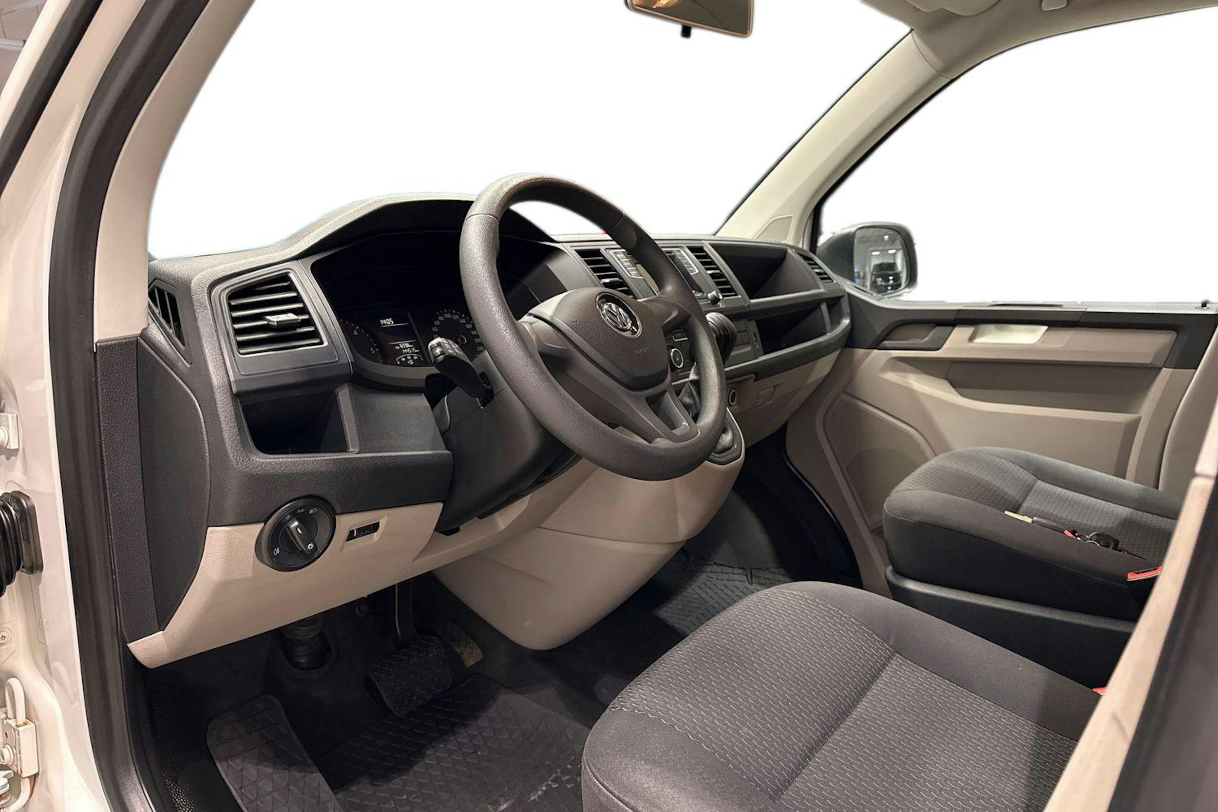 valkoinen Volkswagen Caravelle 2016 kuva 8.