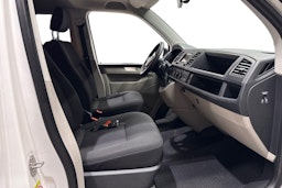 valkoinen Volkswagen Caravelle 2016 kuva 11.