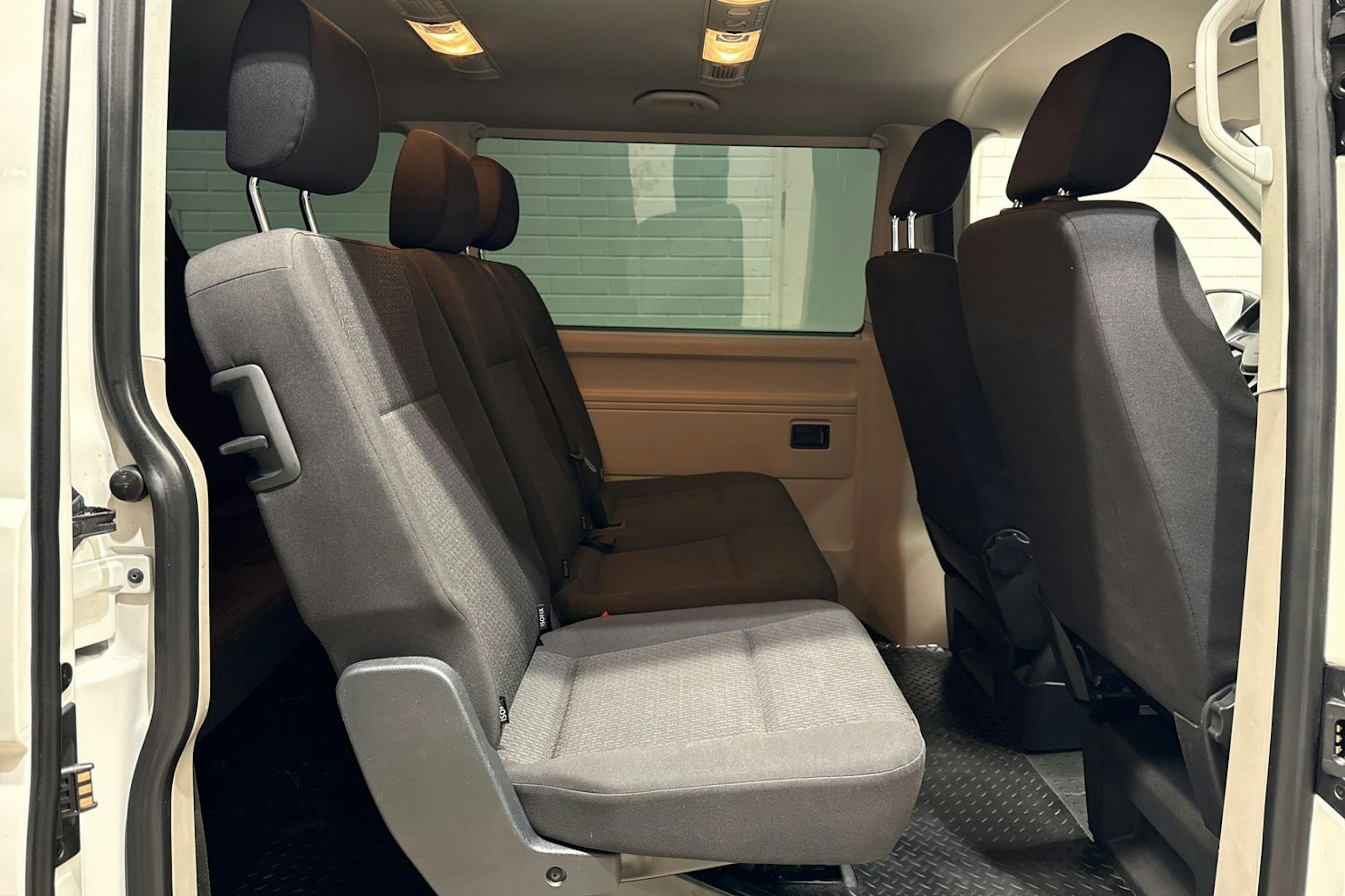 valkoinen Volkswagen Caravelle 2016 kuva 17.