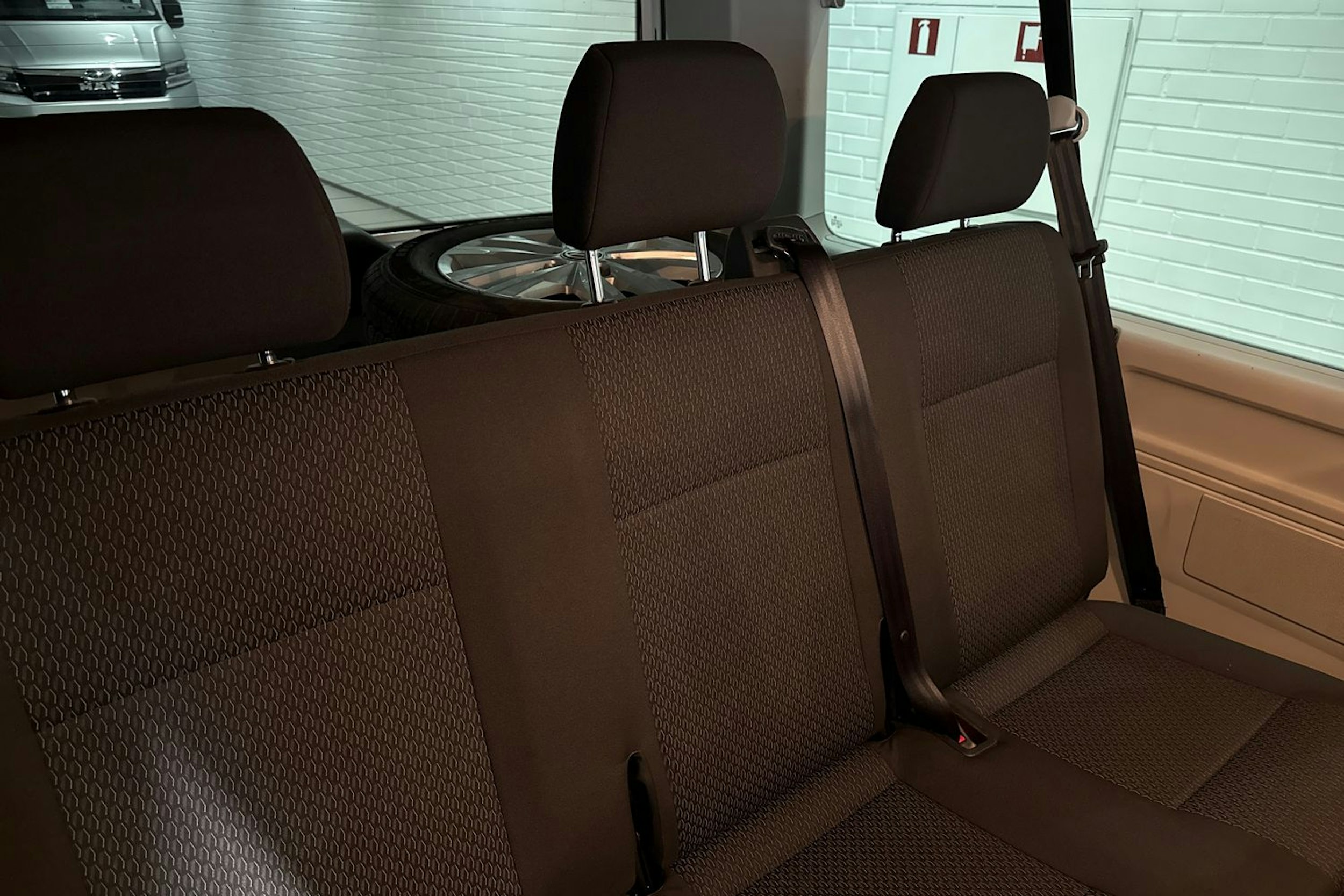 valkoinen Volkswagen Caravelle 2016 kuva 18.