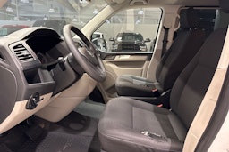 valkoinen Volkswagen Caravelle 2016 kuva 19.