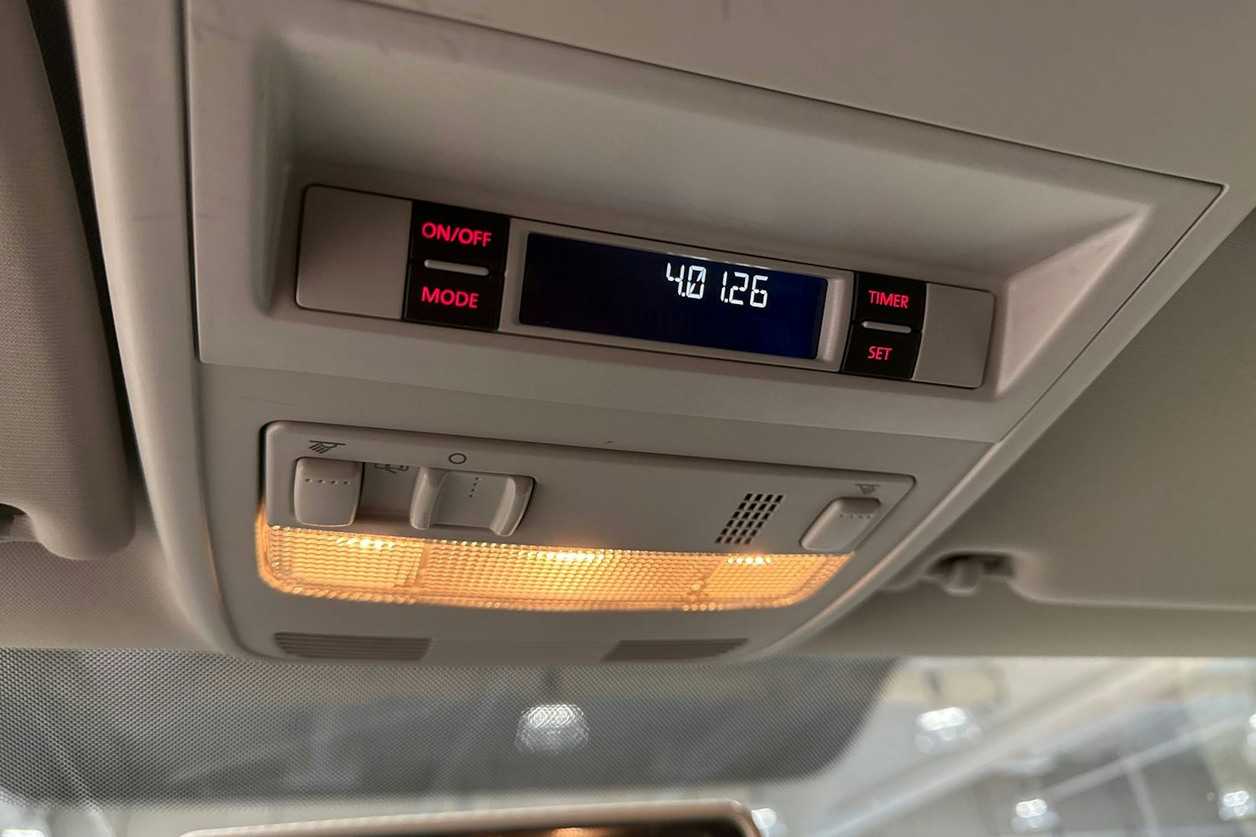 valkoinen Volkswagen Caravelle 2016 kuva 21.