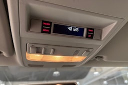 valkoinen Volkswagen Caravelle 2016 kuva 21.