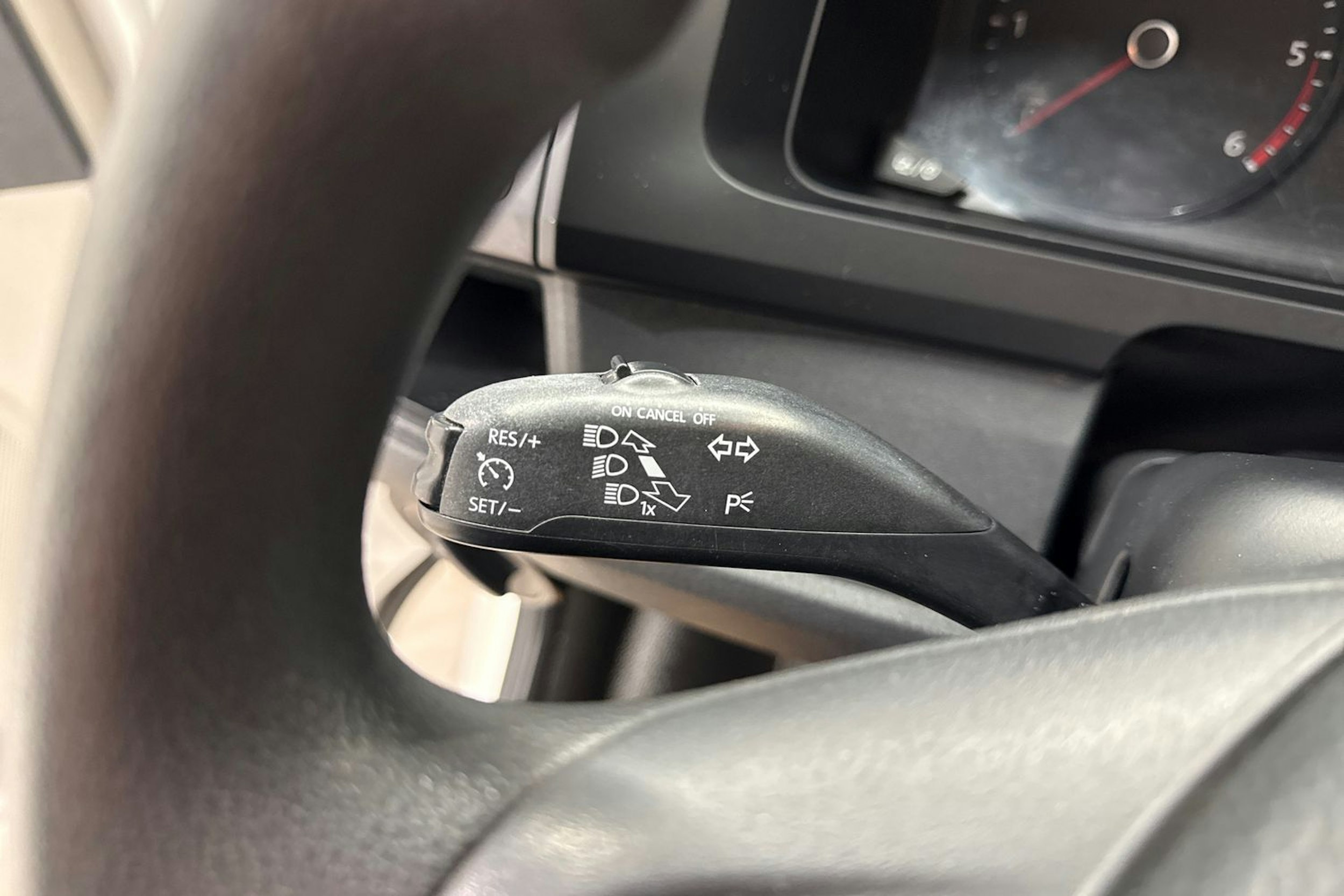 valkoinen Volkswagen Caravelle 2016 kuva 24.