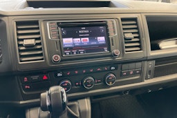 valkoinen Volkswagen Caravelle 2016 kuva 15.