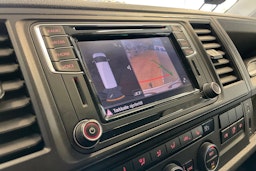 valkoinen Volkswagen Caravelle 2016 kuva 16.