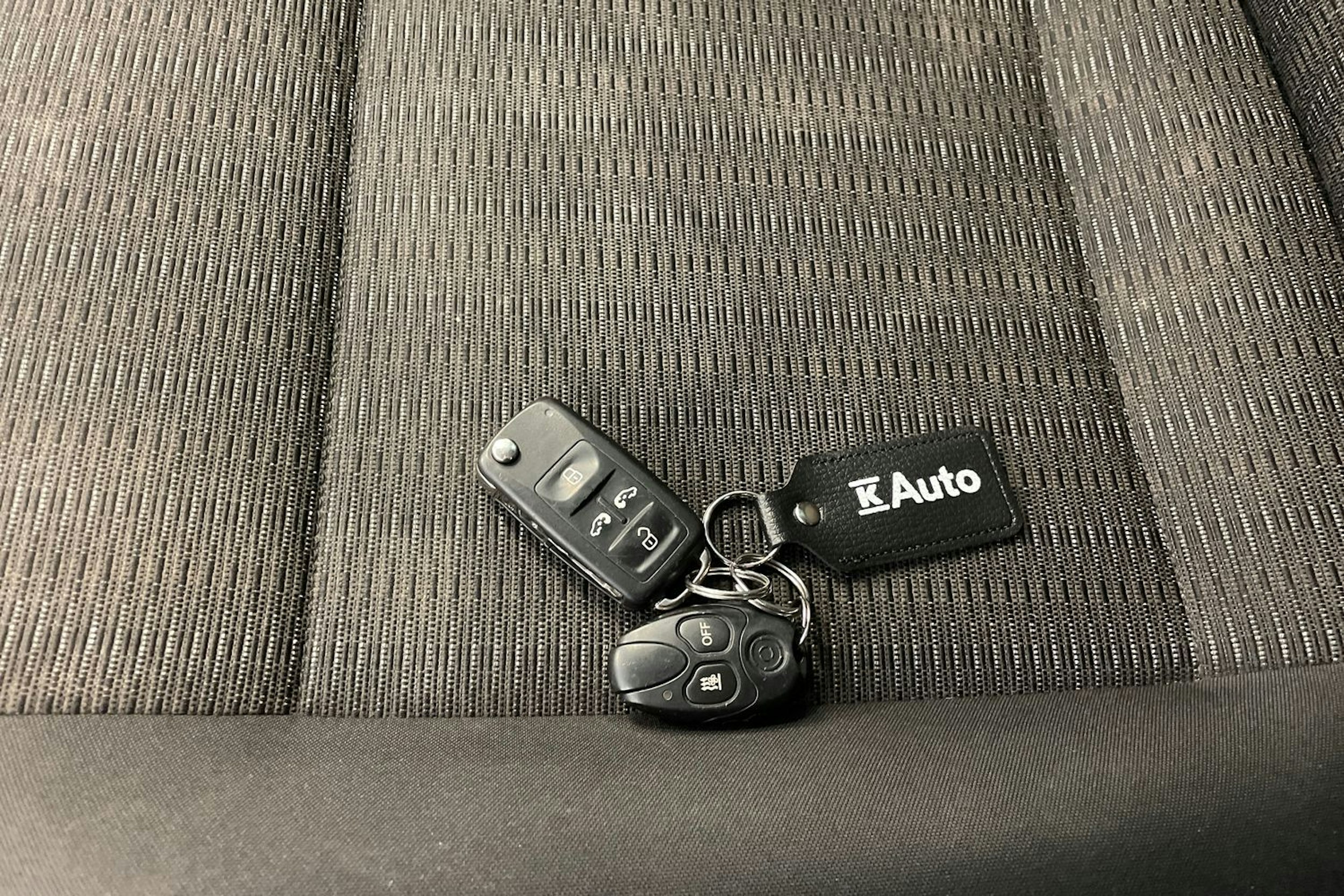 valkoinen Volkswagen Caravelle 2016 kuva 18.