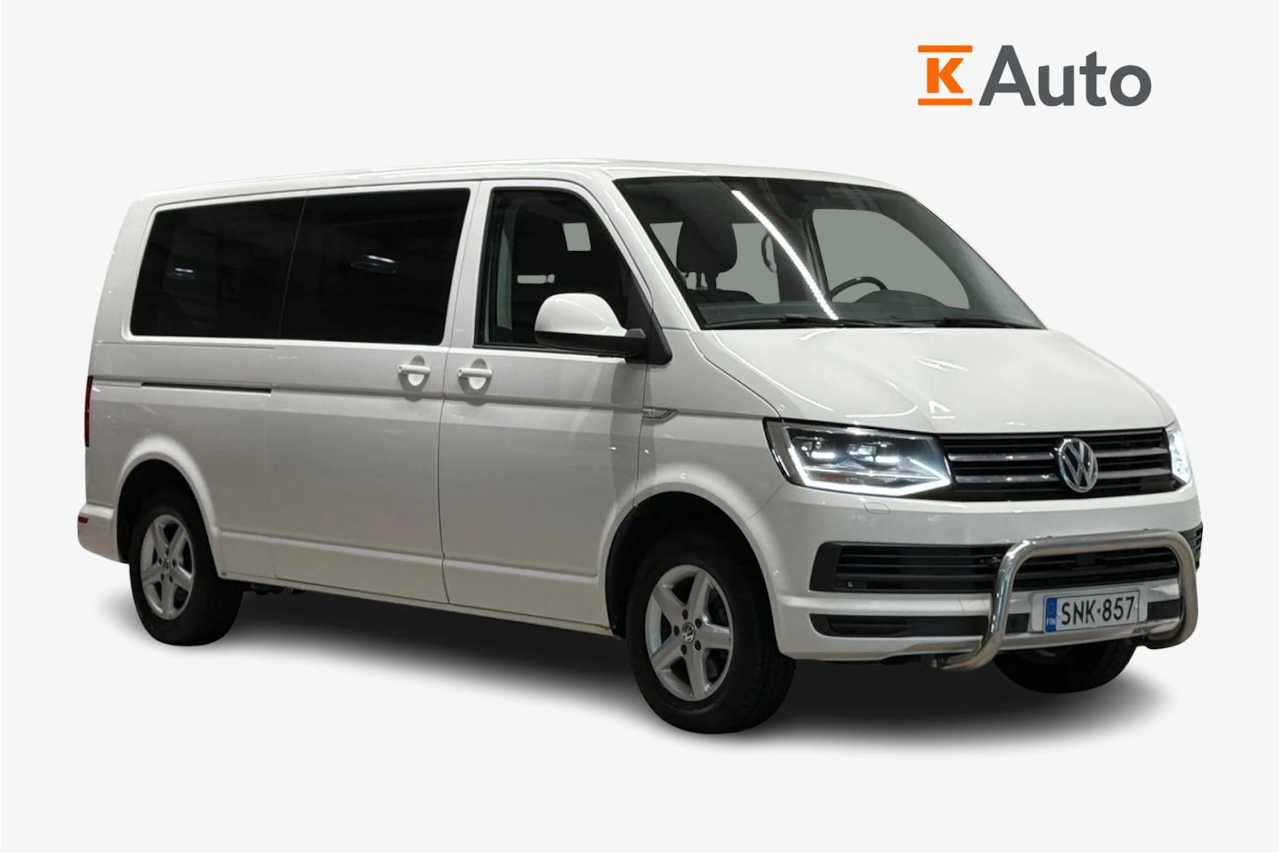 Valkoinen Volkswagen Caravelle 2016 kuva 1.