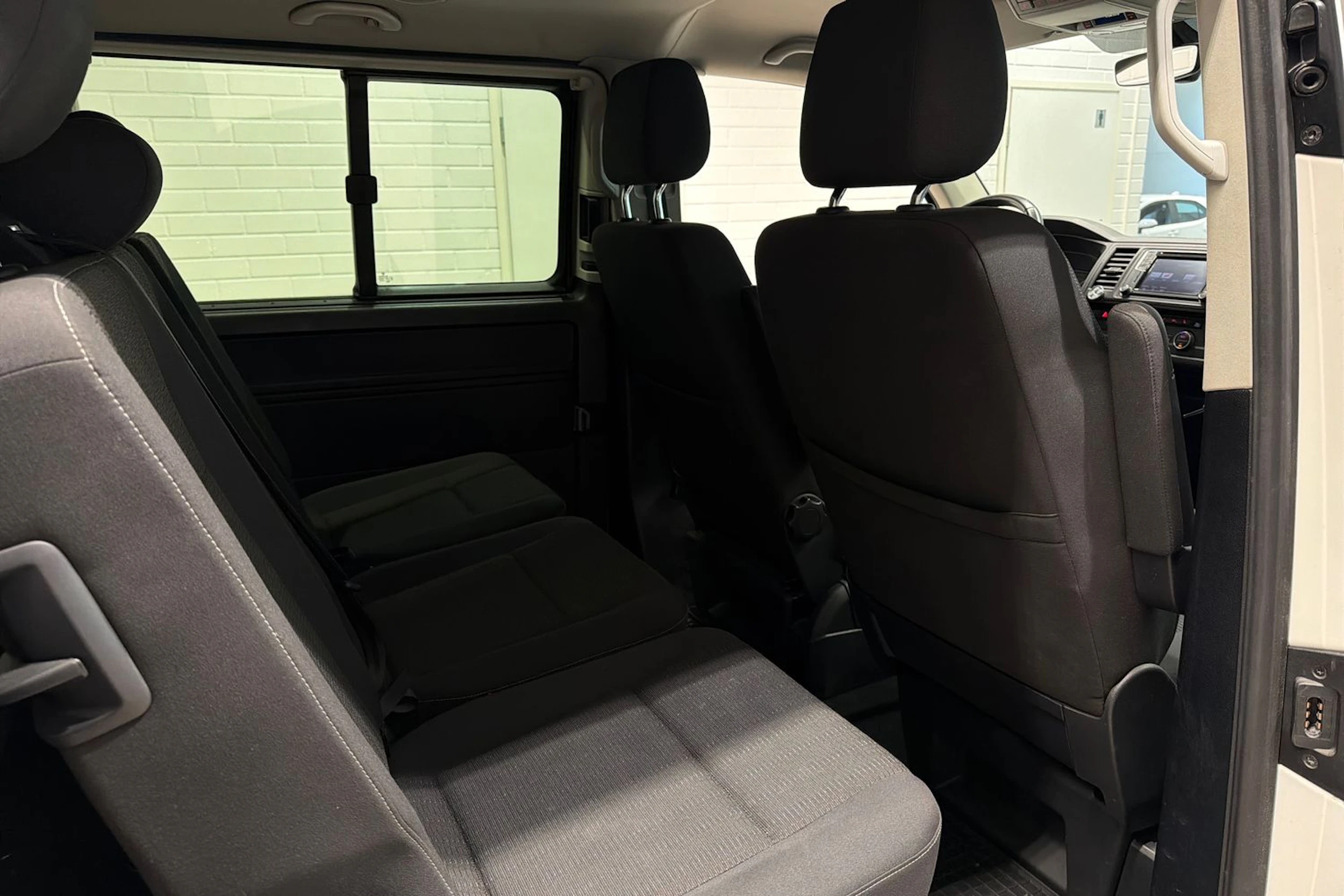 Valkoinen Volkswagen Caravelle 2016 kuva 16.