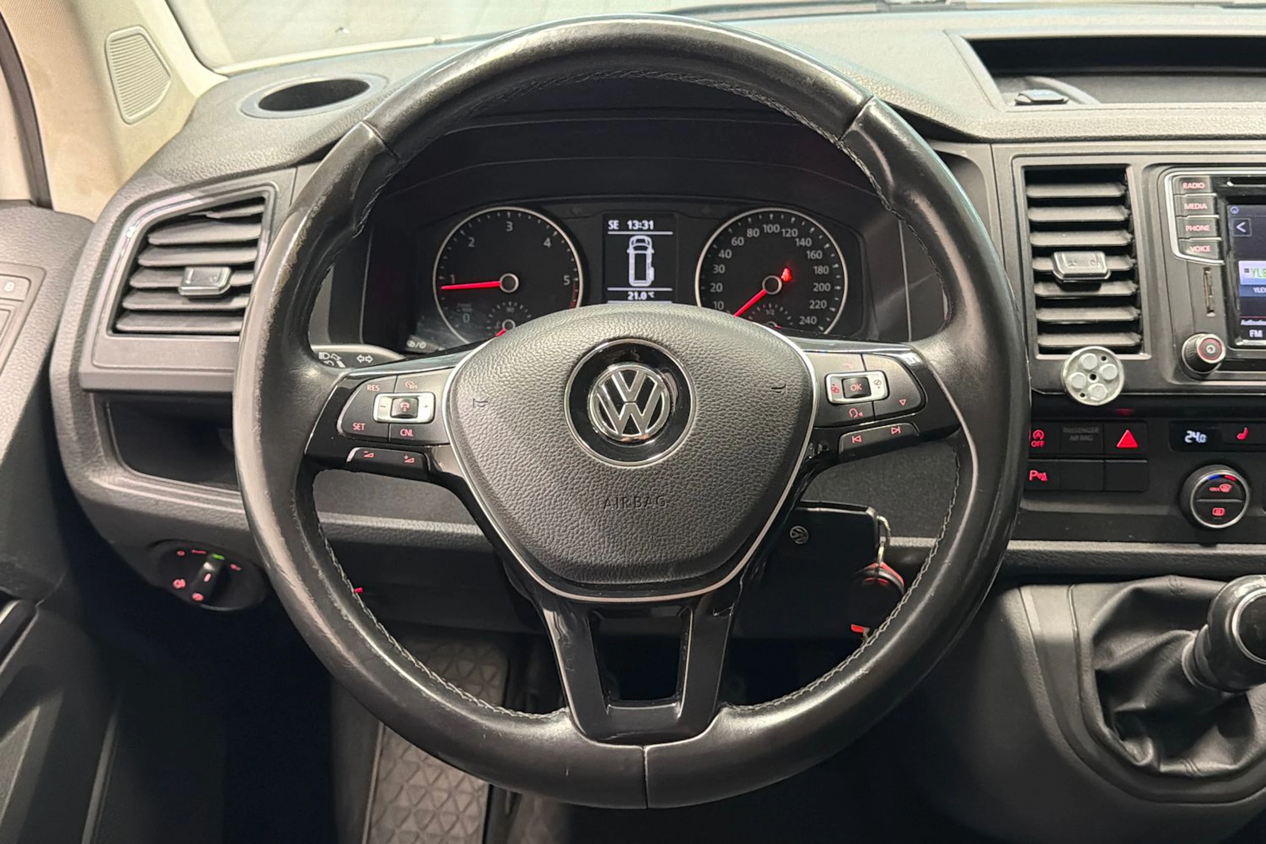Valkoinen Volkswagen Caravelle 2016 kuva 18.