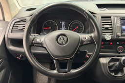 Valkoinen Volkswagen Caravelle 2016 kuva 18.