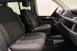 Valkoinen Volkswagen Caravelle 2016 kuva 19.