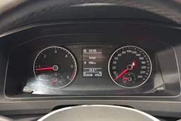 Valkoinen Volkswagen Caravelle 2016 kuva 23.