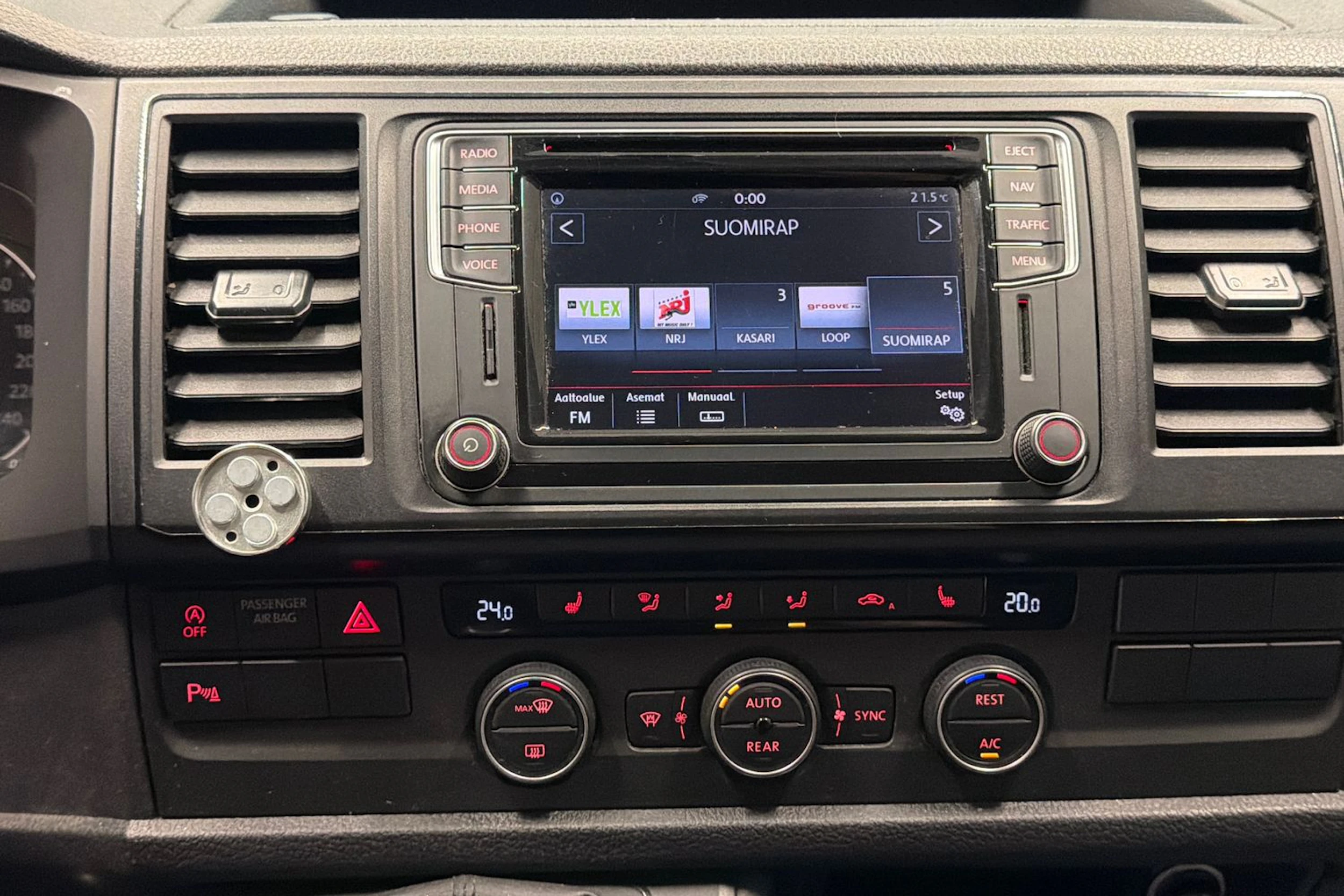 Valkoinen Volkswagen Caravelle 2016 kuva 24.