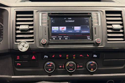 Valkoinen Volkswagen Caravelle 2016 kuva 24.