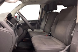 punainen Volkswagen Caravelle 2016 kuva 7.