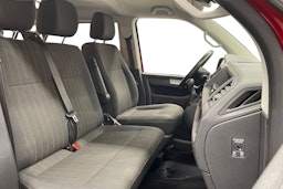 punainen Volkswagen Caravelle 2016 kuva 10.