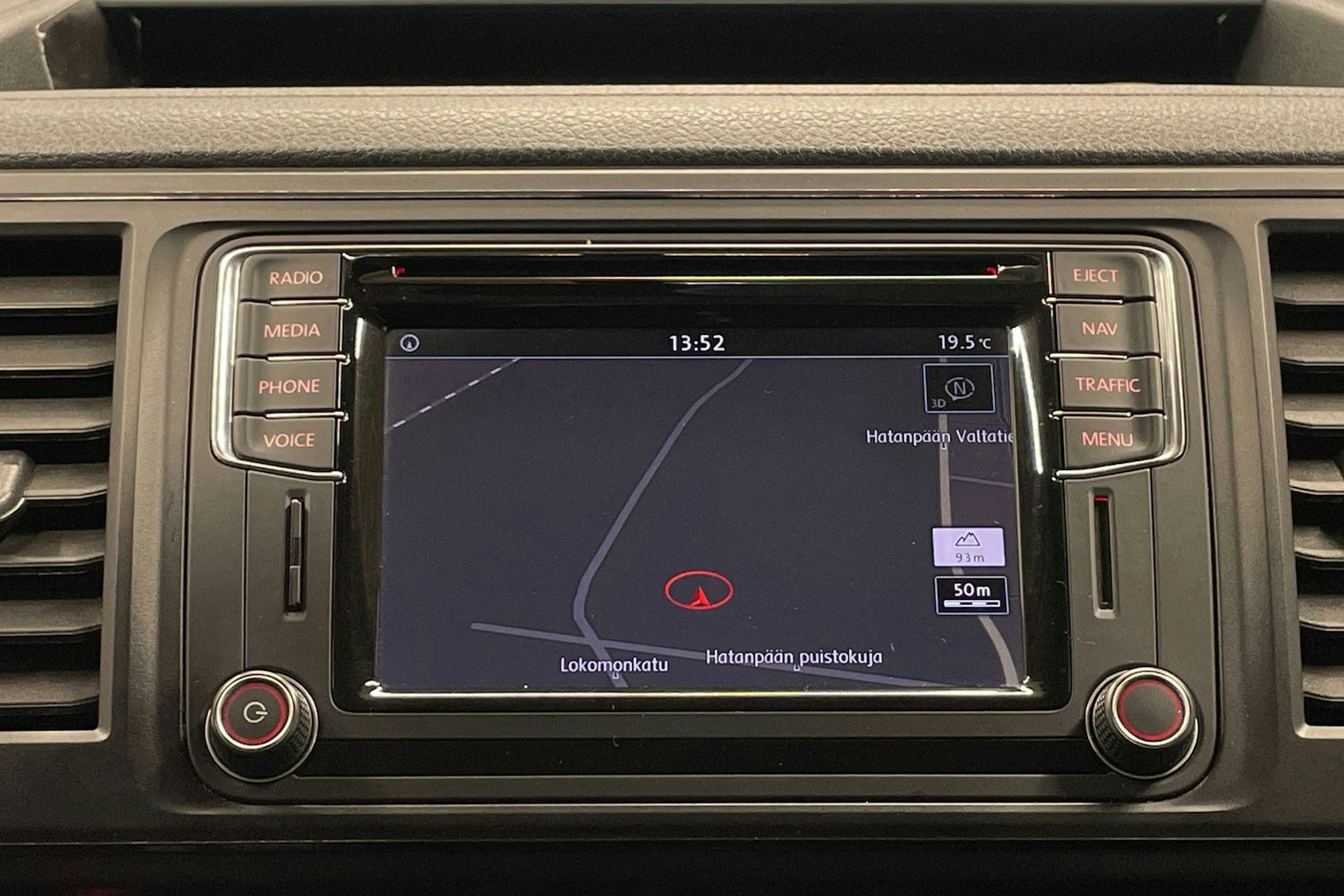 punainen Volkswagen Caravelle 2016 kuva 17.