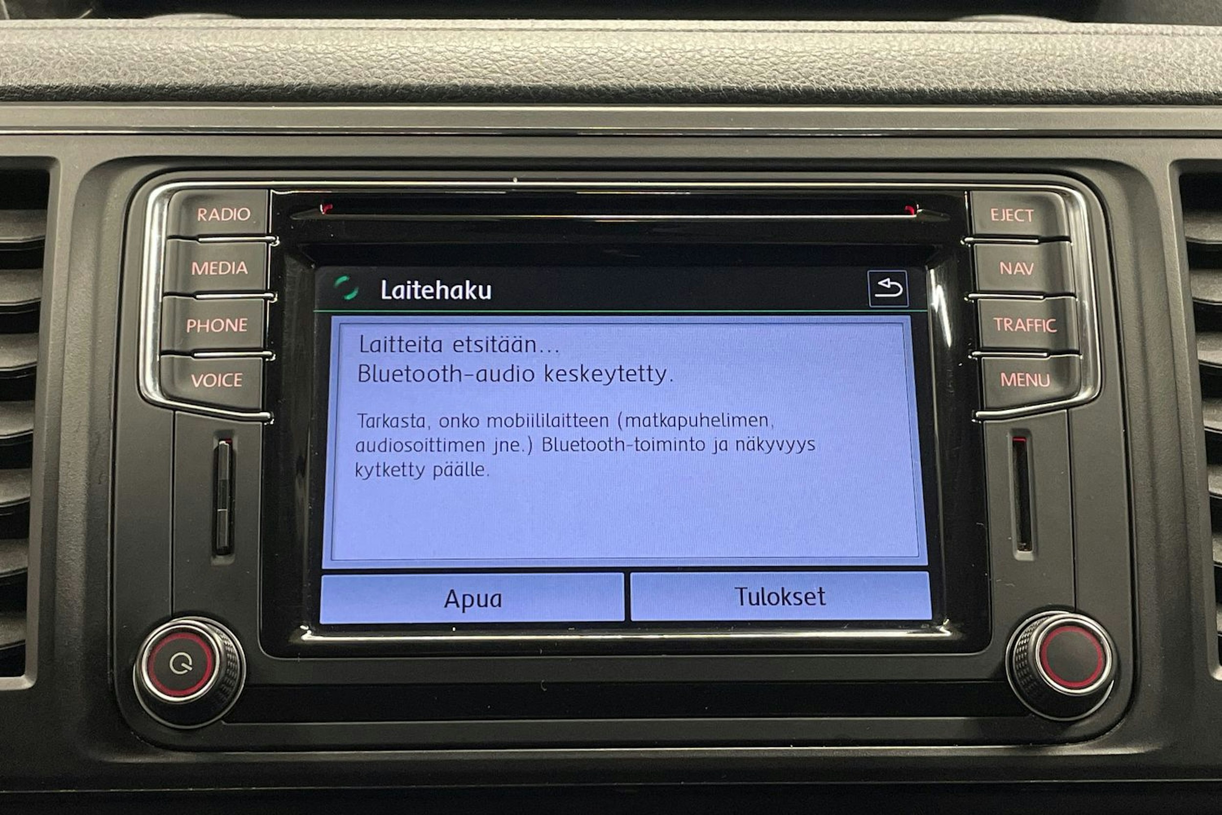 punainen Volkswagen Caravelle 2016 kuva 18.