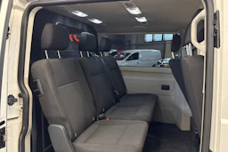valkoinen Volkswagen Caravelle 2017 kuva 4.