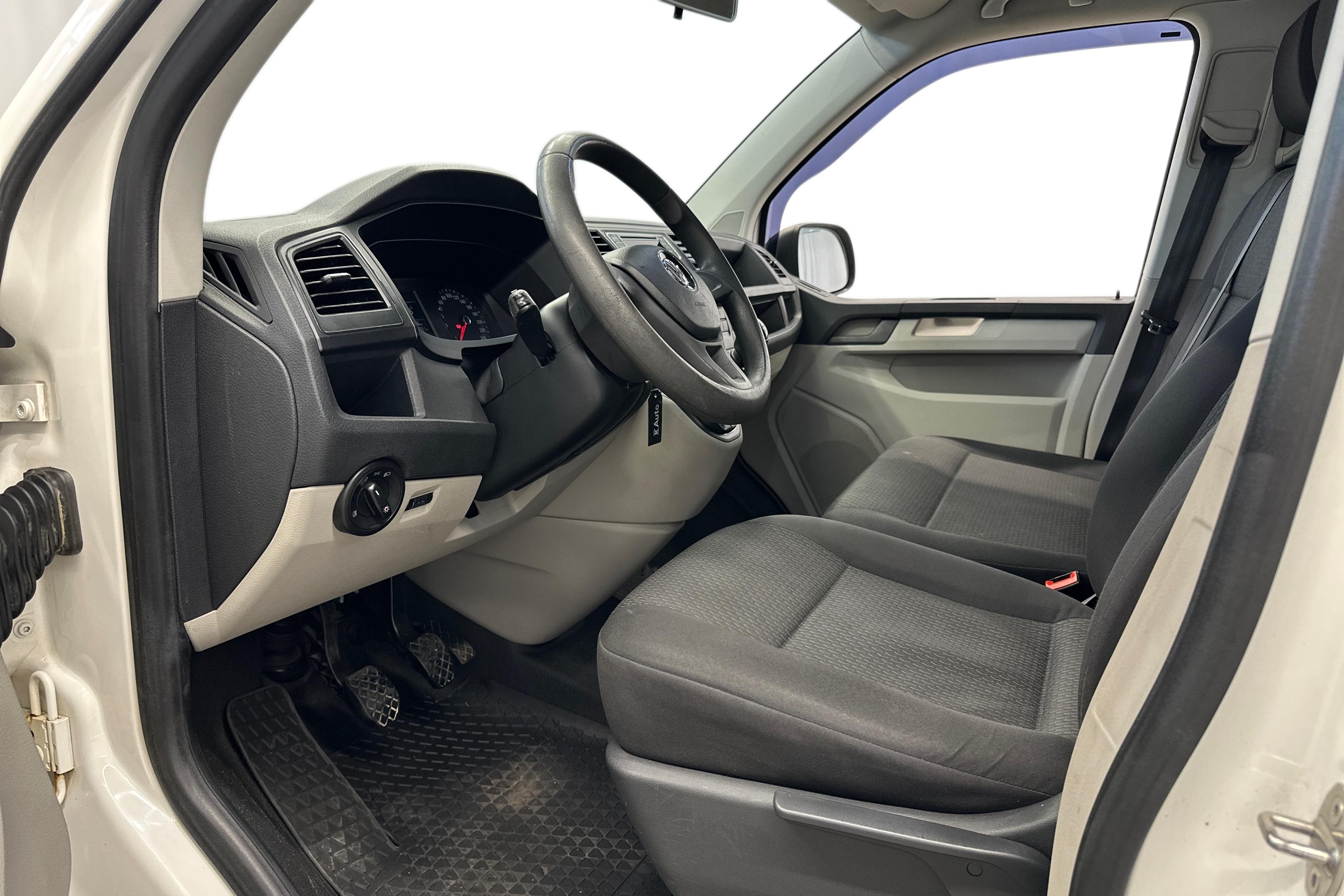 Volkswagen Caravelle 2017, kuva 6/27