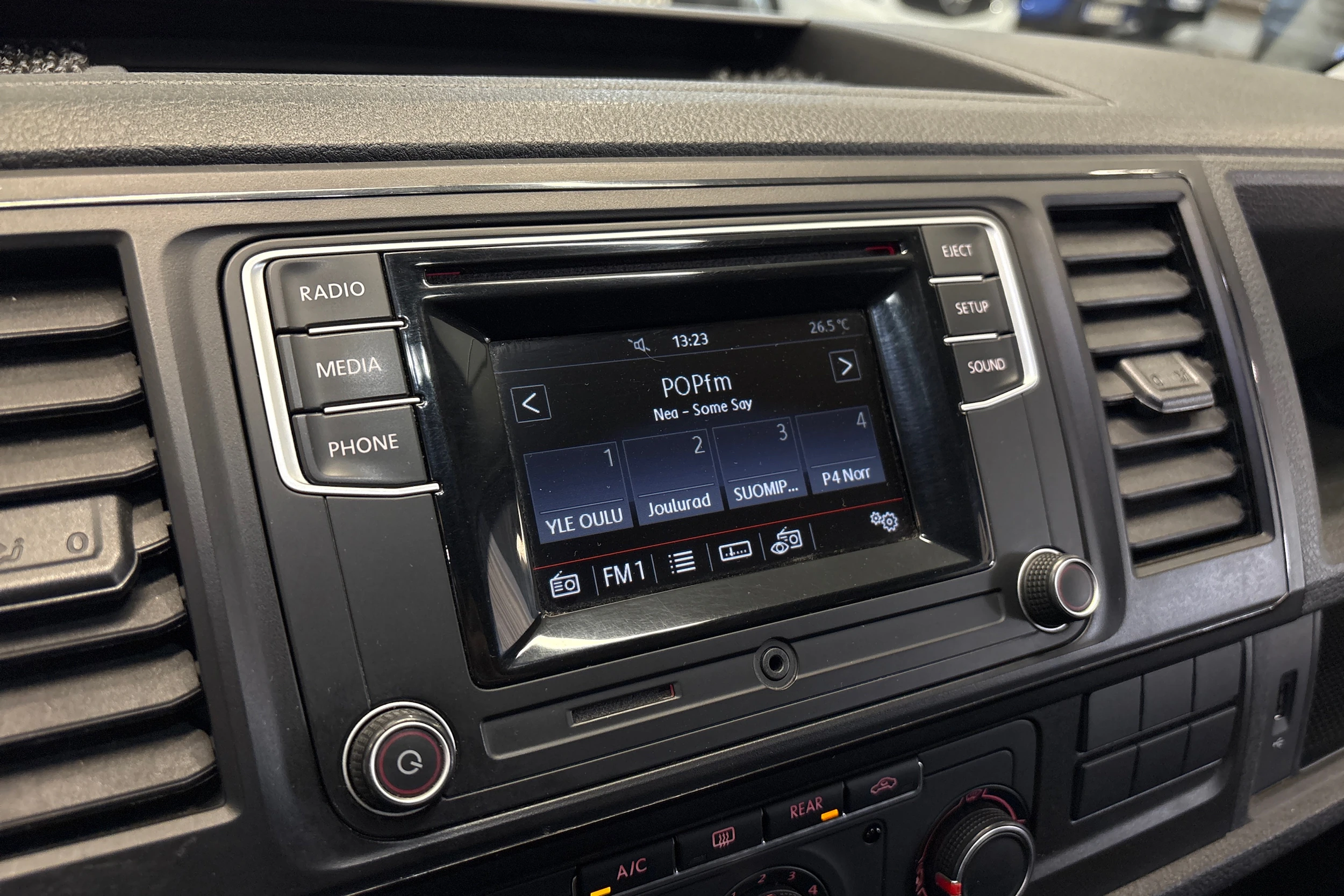 valkoinen Volkswagen Caravelle 2017 kuva 7.