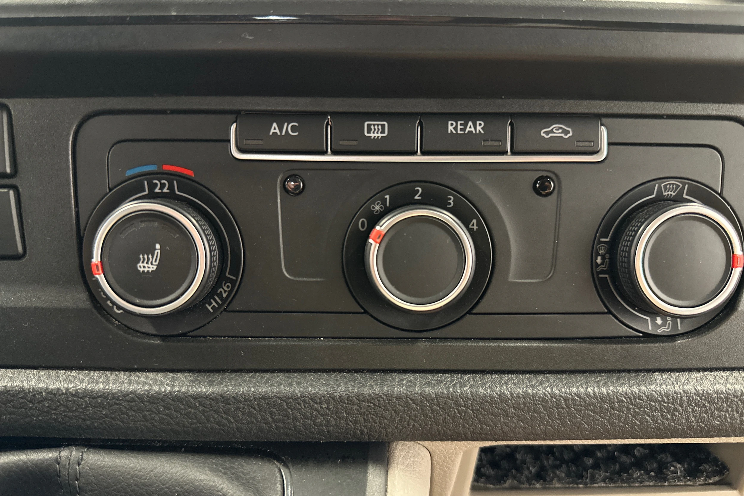 valkoinen Volkswagen Caravelle 2017 kuva 15.
