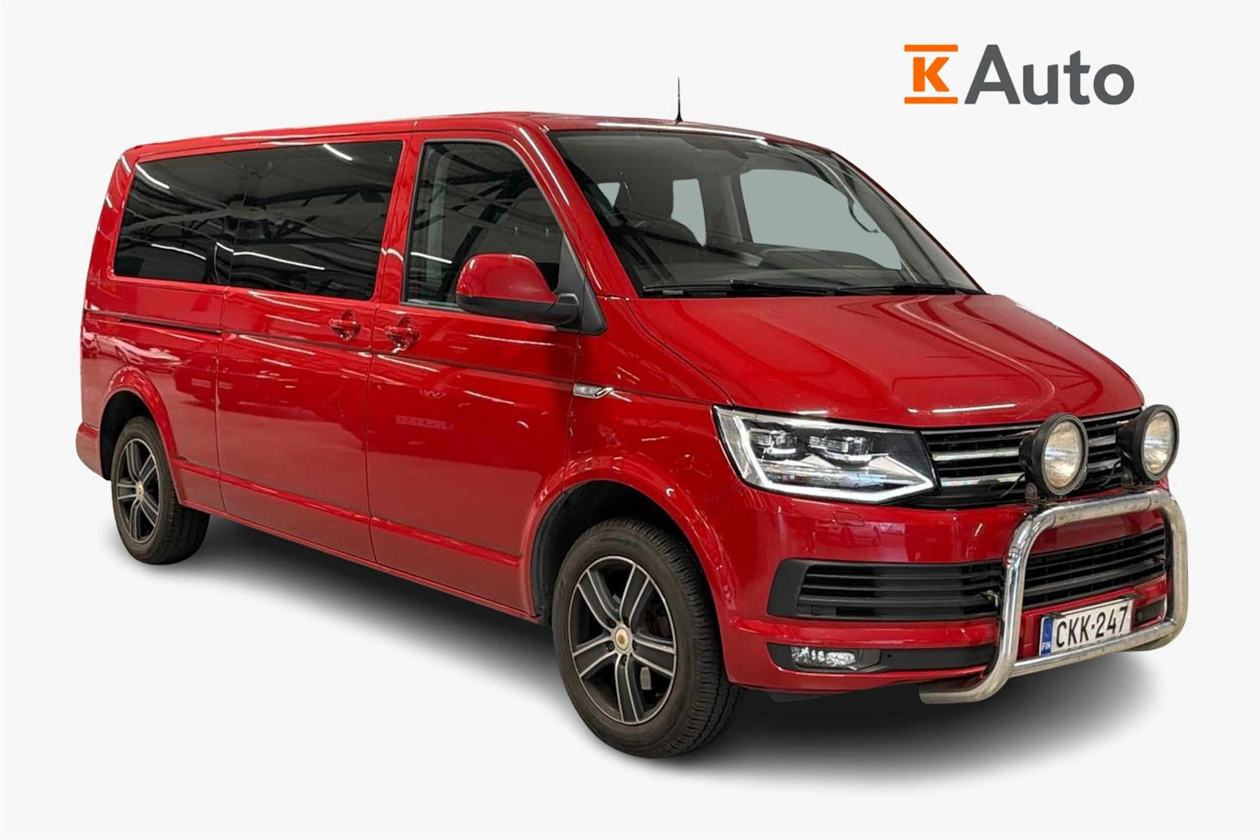 punainen Volkswagen Caravelle 2017 kuva 1.