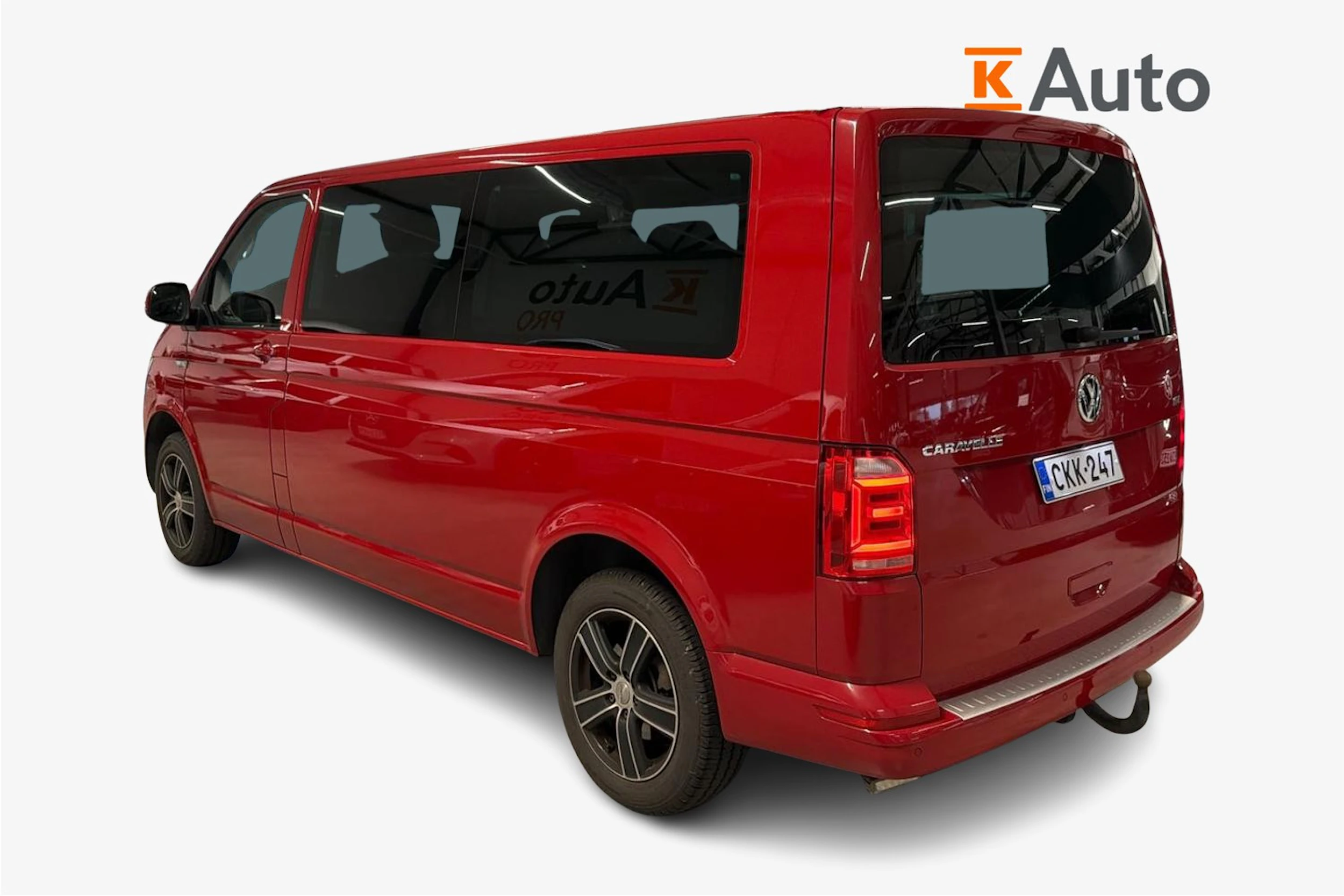 punainen Volkswagen Caravelle 2017 kuva 2.